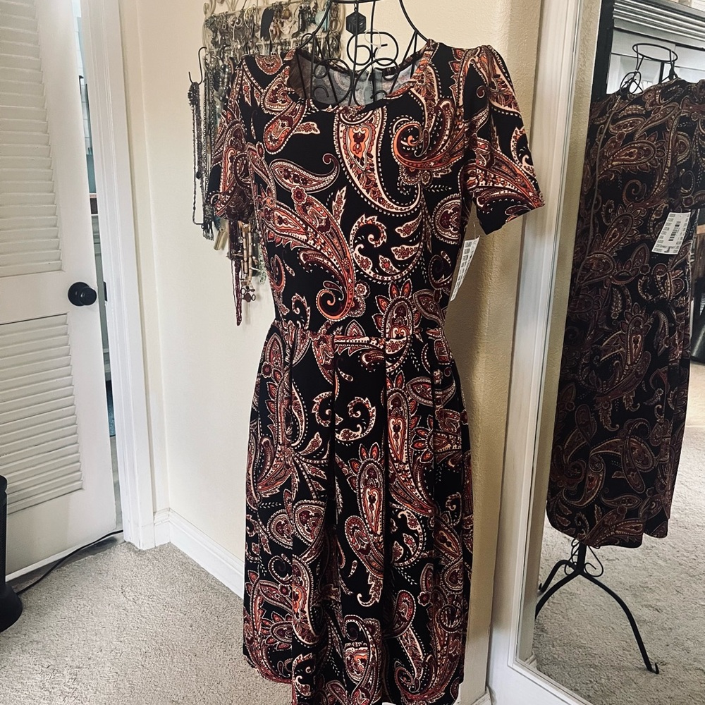 NWT LuLaroe Amelia Black Paisley Print on Dress with pockets!